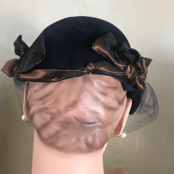 CHIC 1950s\' NAVY VELOUR FELT TOQUE - COPPER COLORED PEARL & BOW TRIM + NAVY VEIL main image 9